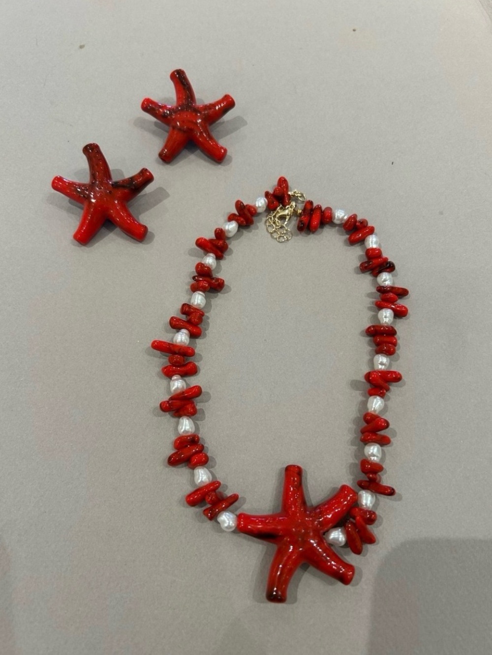 Free People Red Shimmer Starfish Necklace and Stud Earrings Set New - Picture 3 of 3